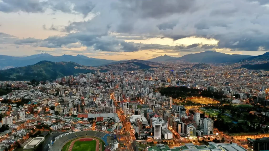 Es Seguro Viajar A Ecuador Toque De Queda Y Advertencias A Turistas