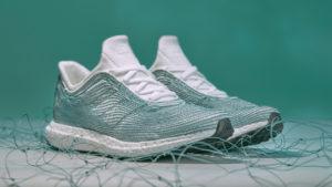 Cómo son las zapatillas Adidas hechas con basura reciclada de los océanos