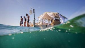 Airbnb nos lleva a dormir en la Gran Barrera de Coral. ¿Cómo participar?