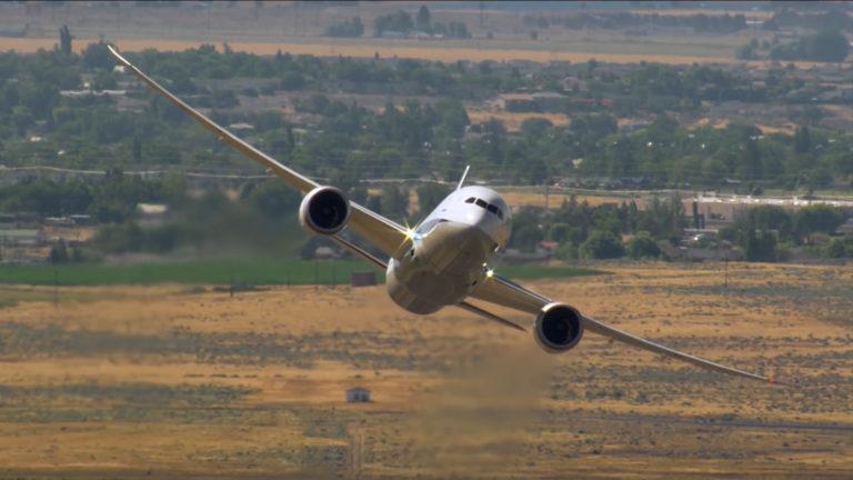 [Video] Las impactantes maniobras del Boeing 787-9 Dreamliner