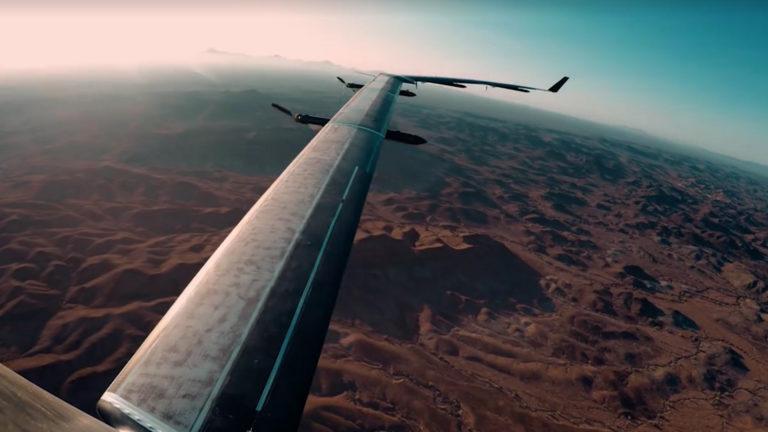Facebook realizó con éxito el primer vuelo de su avión solar para proveer internet