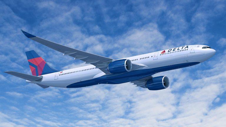 Delta canceló cientos de vuelos. Ofrece US$200 como compensación