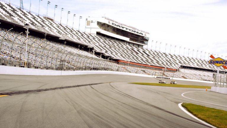 Visitamos una de las pistas de automovilismo más famosas del mundo: Daytona International Speedway