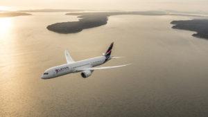 Qatar Airways compró el 10% de LATAM Airlines
