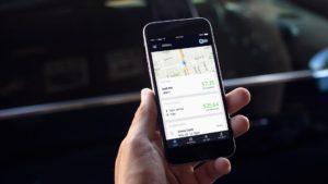 Uber nos permitirá alquilar un auto, con conductor incluido