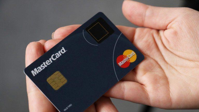 La nueva tarjeta de MasterCard tiene lector de huellas