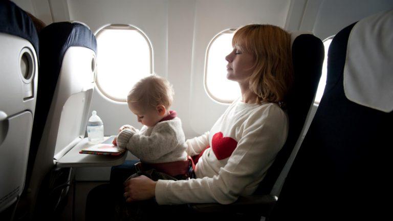 ¿No más bebés llorando en el avión?