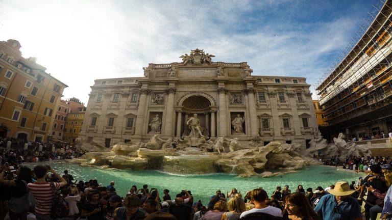 Roma quiere quedarse con el dinero arrojado a la Fontana di Trevi