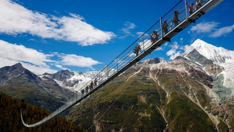 Inauguró el puente colgante peatonal más largo del mundo