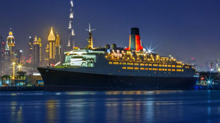 Abrió en Dubái el hotel flotante Queen Elizabeth 2