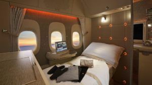 Emirates quiere eliminar las ventanas en los aviones (y comenzó a hacerlo)