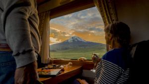 Este es el tren de las maravillas que atraviesa los volcanes de Ecuador