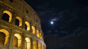Visitar el Coliseo de noche es una nueva opción para hacer en Roma