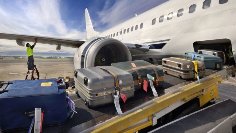 La low-cost que cobrará por cualquier equipaje que no quepa debajo del asiento