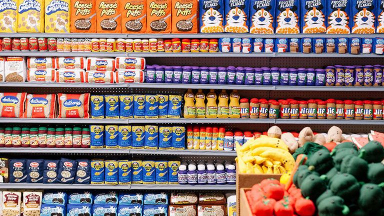 Inauguran un supermercado en Los Ángeles, donde nada es comestible