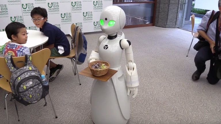 Un café en Tokio será atendido por robots: video