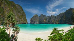 La playa más famosa de Tailandia cierra de manera indefinida