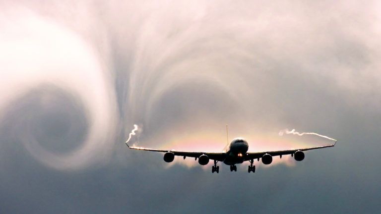 ¿Cuáles son los asientos del avión donde se siente menos la turbulencia?