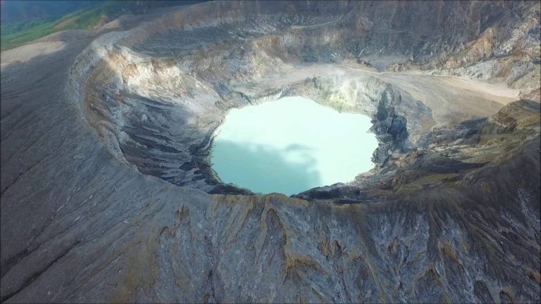 El volcán Poás en Costa Rica abrió nuevamente sus puertas a los turistas