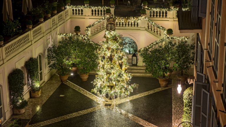 Este es el árbol de Navidad más lujoso de Roma