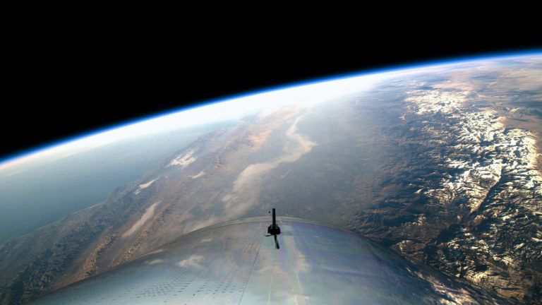 Los vuelos comerciales al espacio dan un paso histórico. ¿Cuánto costarán?