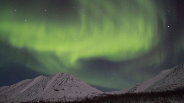 El tren expreso Luces del Norte recorre Rusia buscando la aurora boreal