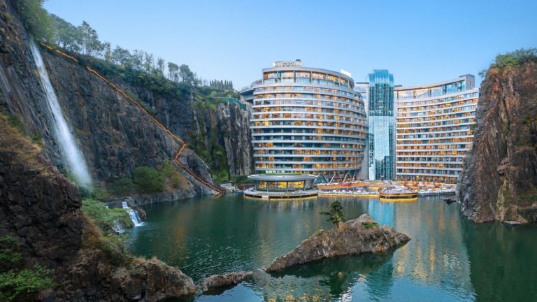 Este es el hotel más original de China construido en un acantilado