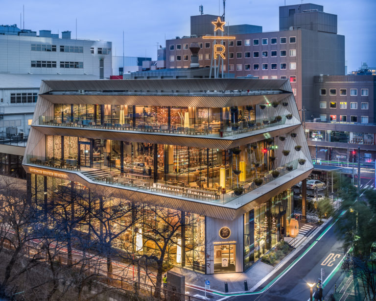 Este es el Starbucks más grande del mundo: está en Japón y es increíble