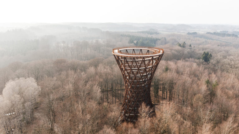 La torre de observación en forma cilíndrica que sorprende en Dinamarca