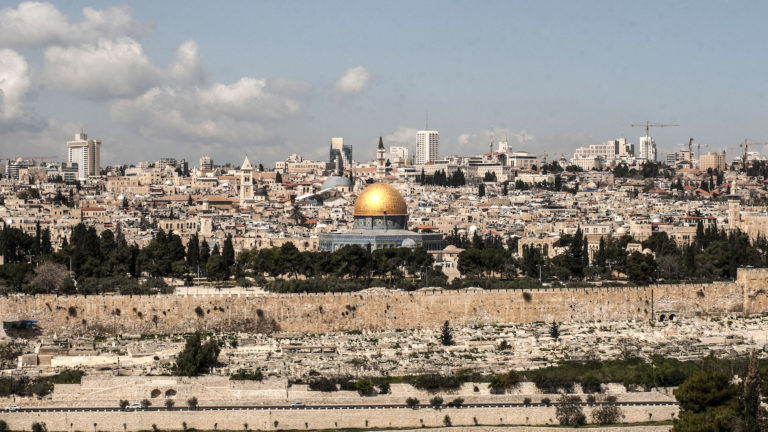 Los 5 destinos imperdibles en Israel: historia, religión, mar y desierto