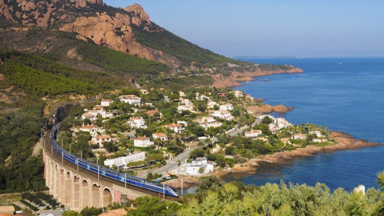 Destinos del Mediterráneo para recorrer en tren: España y Francia