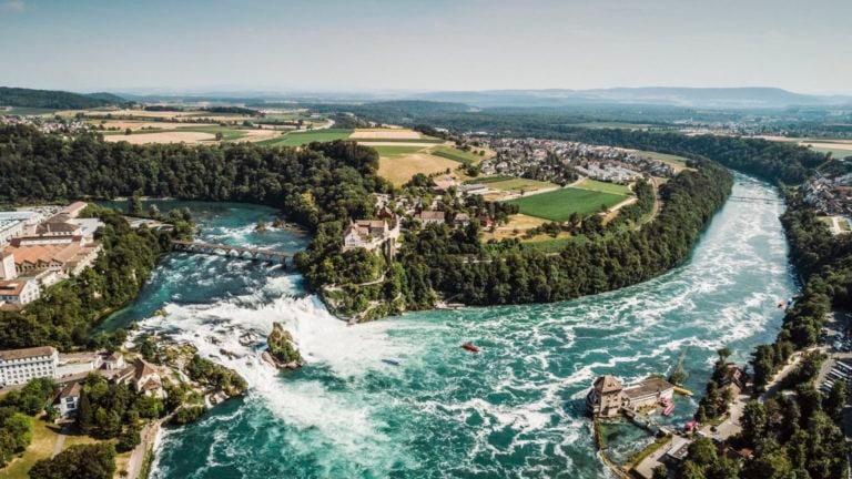 Así es la atractiva catarata del Rin en Suiza
