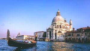 Nuevas reglas para hacer turismo en Venecia: multas por mal comportamiento