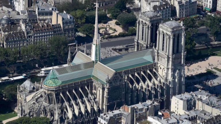 Un arquitecto venezolano ganó un concurso para reconstruir Notre Dame