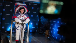 La NASA presentó los nuevos trajes espaciales para usar en la Luna