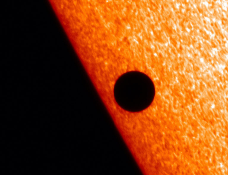 Cómo ver el tránsito de Mercurio frente al Sol en vivo por Internet