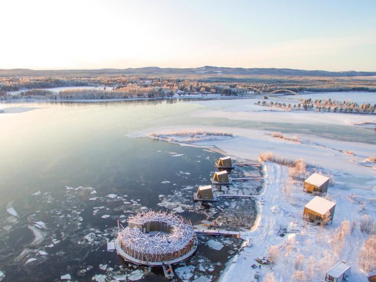 Así es Arctic Bath: el increíble hotel flotante en Suecia. Imágenes