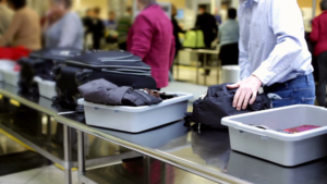 Cambian los controles de seguridad de aeropuertos por el coronavirus
