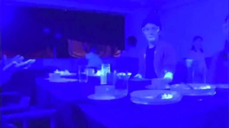 El video que muestra cómo se transmite el coronavirus en un restaurante