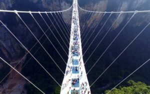 Este es el nuevo puente de vidrio más largo del mundo. ¿Dónde? En China