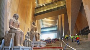En 2021 inaugura en Giza el Gran Museo Egipcio, el más grande del mundo