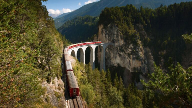 El tren en Suiza que es Patrimonio de la Unesco: Albula-Bernina