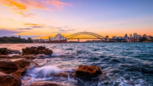 Se puede viajar desde o hacia Australia: casi imposible
