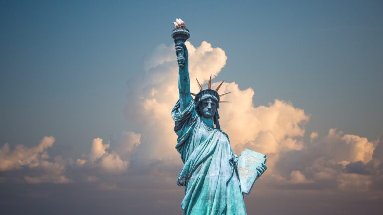 Nueva York ahora pide cuarentena de 14 días a los viajeros