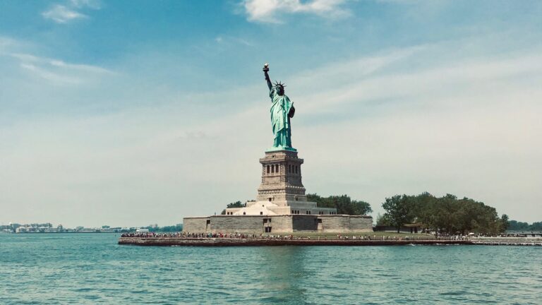 Viajar a New York con nuevas reglas: dos tests y cuarentena de tres días