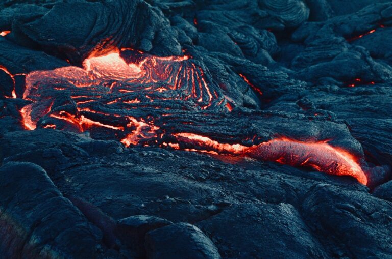 ¿Qué es un volcán? ¿Y por qué hace erupción?