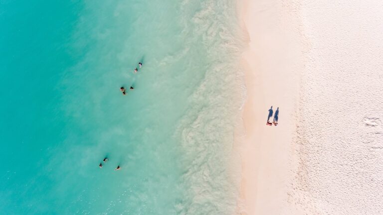 ¿Cuáles son los requisitos para viajar a Aruba sin cuarentena?