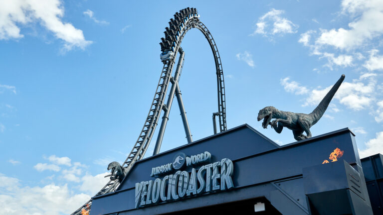 Inaugura la montaña rusa más alta de Florida: Jurassic World VelociCoaster