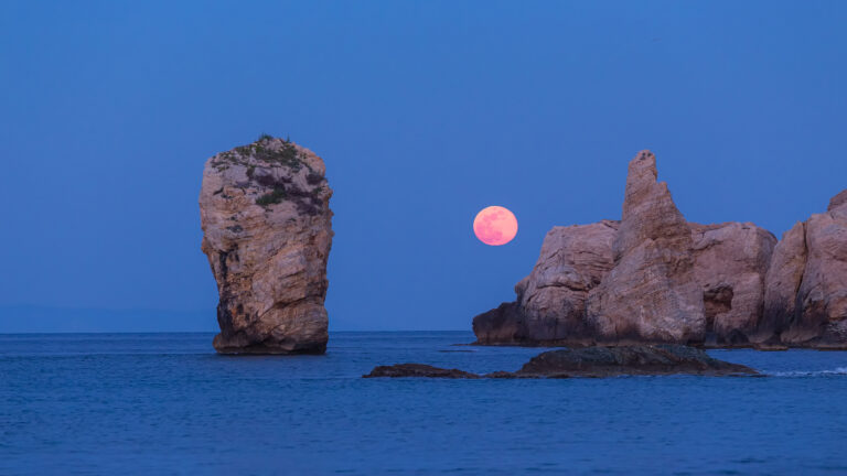 El 26 de abril llega la Super Luna Llena Rosa: Full Pink Moon