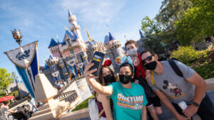 Reabrió Disneyland Park California: qué se puede hacer y visitar
